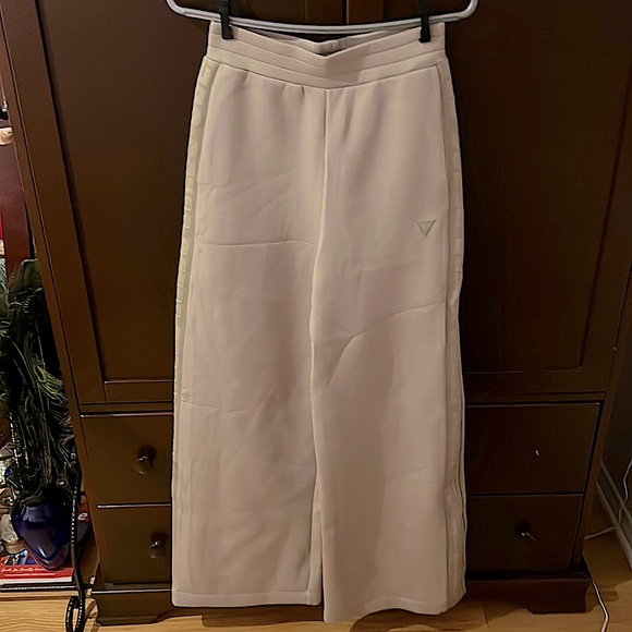 Guess wide-legged sweatpants - Picture 2 of 2